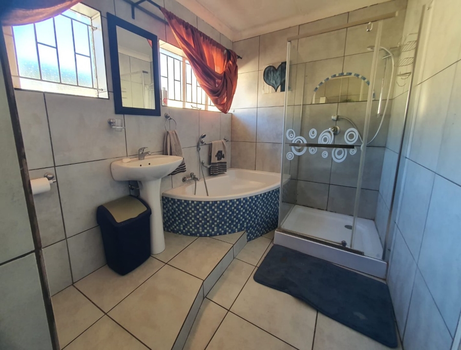 4 Bedroom Property for Sale in Generaal De Wet Free State